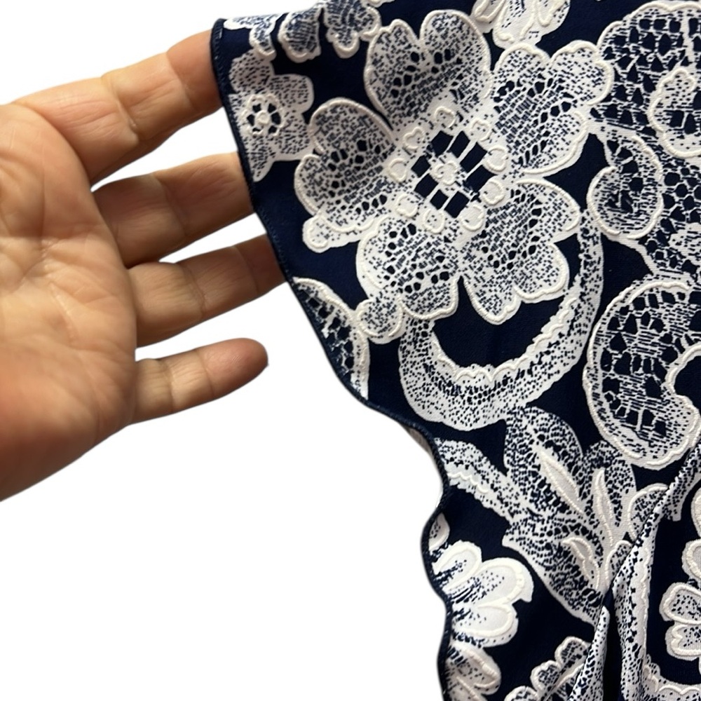 Brittany Black Womens Embossed Blue and White Floral Blouse Size Small Petite - Picture 3 of 5